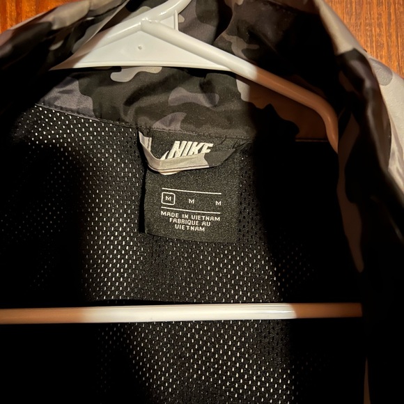 Nike shell size medium - Picture 2 of 2